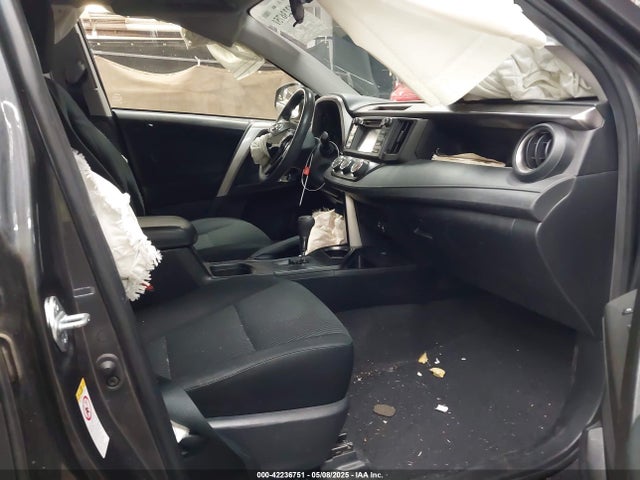 JTMZFREVXJJ750970 Toyota RAV4 LE