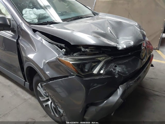 JTMZFREVXJJ750970 Toyota RAV4 LE