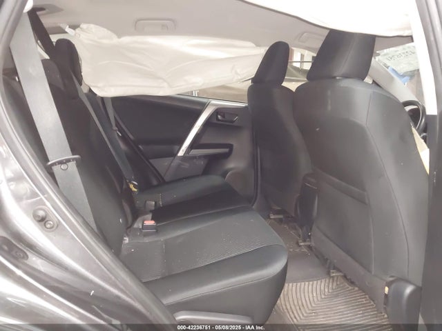 JTMZFREVXJJ750970 Toyota RAV4 LE