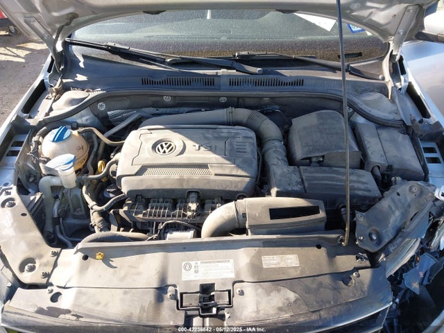 3VWL17AJ7GM205362 Volkswagen 2016