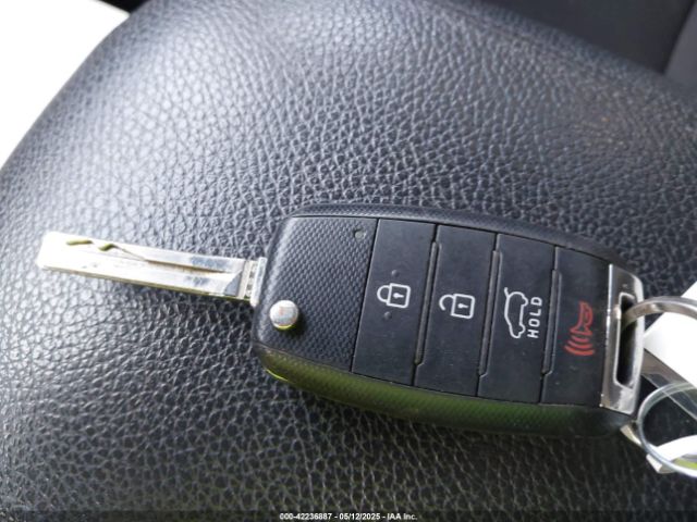 5XYKT3A69EG537505 KIA SORENTO LX