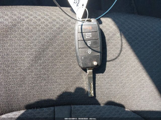 5XXGT4L32GG032329 KIA Optima Lx