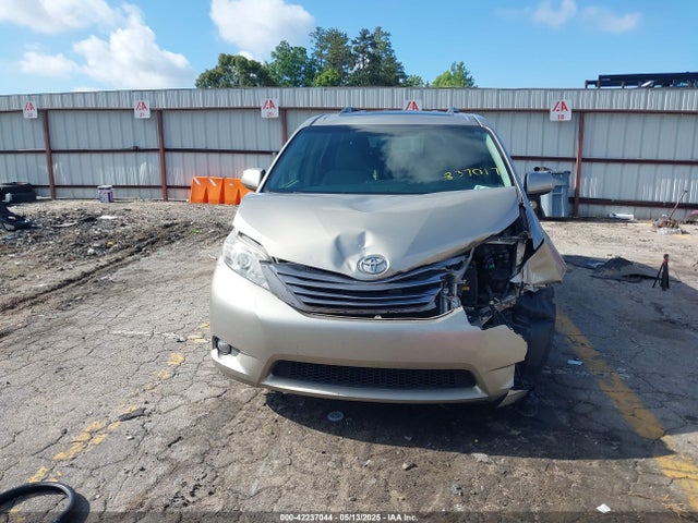 5TDYZ3DC4HS837017 Toyota Sienna Xle Premium 8 Passenger
