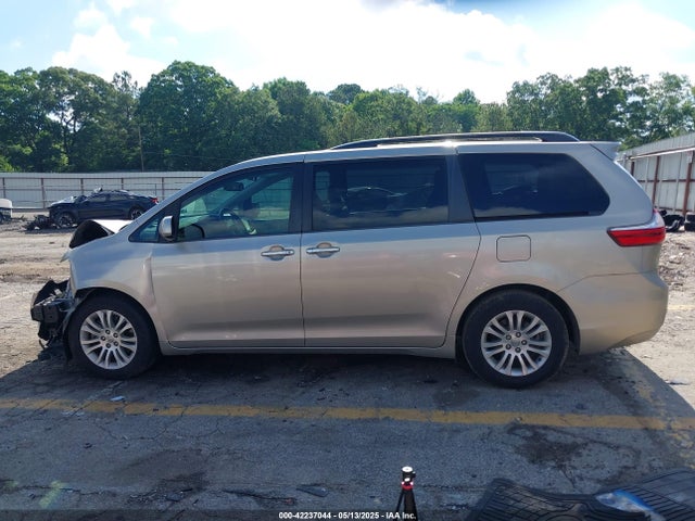 5TDYZ3DC4HS837017 Toyota Sienna Xle Premium 8 Passenger