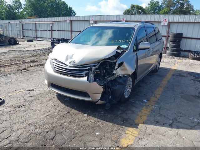 5TDYZ3DC4HS837017 Toyota Sienna Xle Premium 8 Passenger