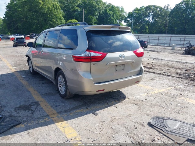 5TDYZ3DC4HS837017 Toyota Sienna Xle Premium 8 Passenger