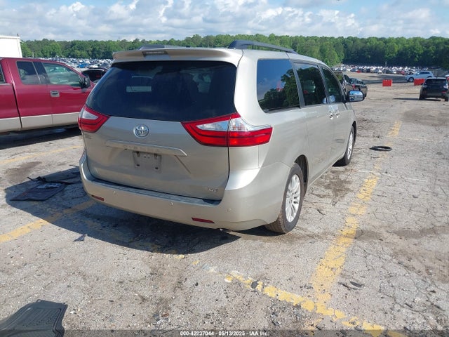 5TDYZ3DC4HS837017 Toyota Sienna Xle Premium 8 Passenger