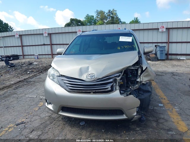 5TDYZ3DC4HS837017 Toyota Sienna Xle Premium 8 Passenger