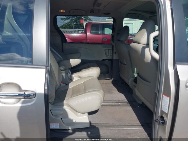 5TDYZ3DC4HS837017 Toyota Sienna Xle Premium 8 Passenger