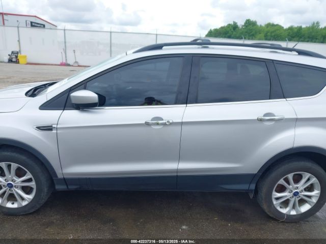 1FMCU9GDXHUB45531 Ford ESCAPE SE