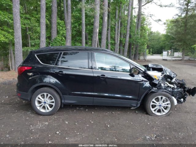1FMCU0HD9KUA33627 Ford ESCAPE SEL