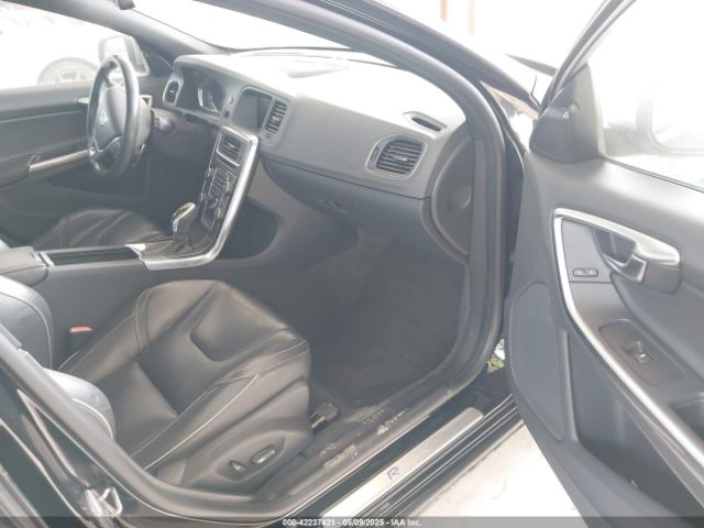 2015 VOLVO V60 YV1902SH9F1190853 Photo 4