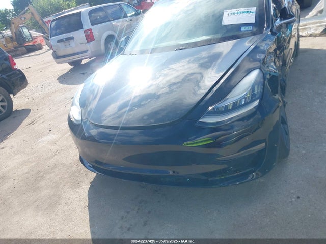 5YJ3E1EA3JF135823 Tesla 2018