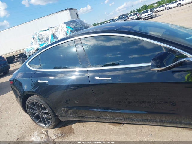 5YJ3E1EA3JF135823 Tesla 2018