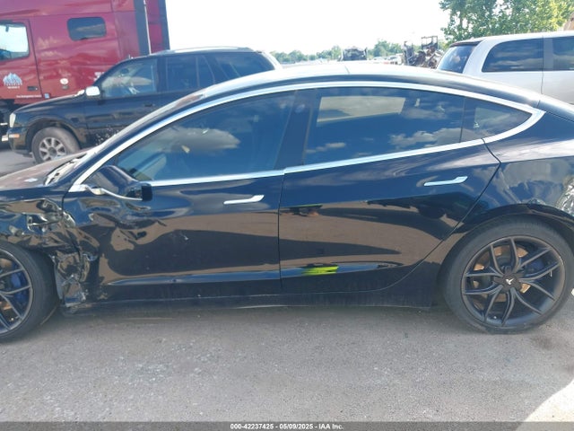 5YJ3E1EA3JF135823 Tesla 2018