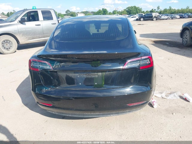 5YJ3E1EA3JF135823 Tesla 2018
