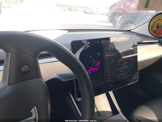 5YJ3E1EA3JF135823 Tesla 2018