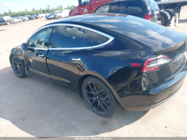 2018 TESLA MODEL 3 5YJ3E1EA3JF135823 Photo 2