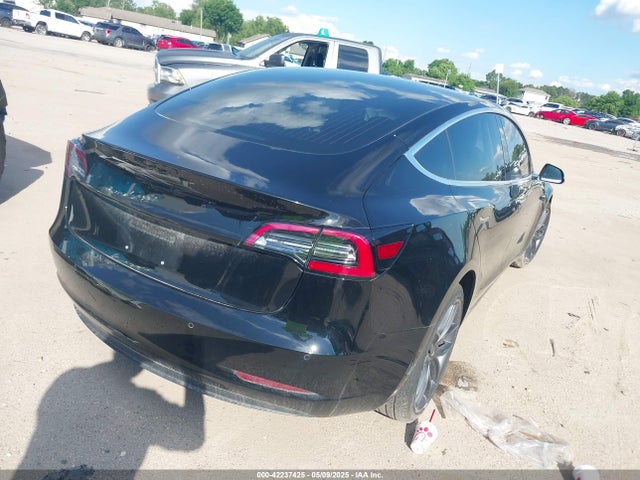2018 TESLA MODEL 3 5YJ3E1EA3JF135823 Photo 3