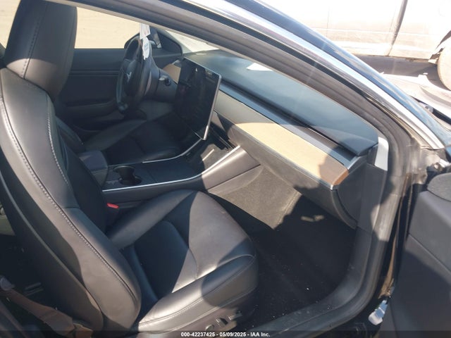 2018 TESLA MODEL 3 5YJ3E1EA3JF135823 Photo 4