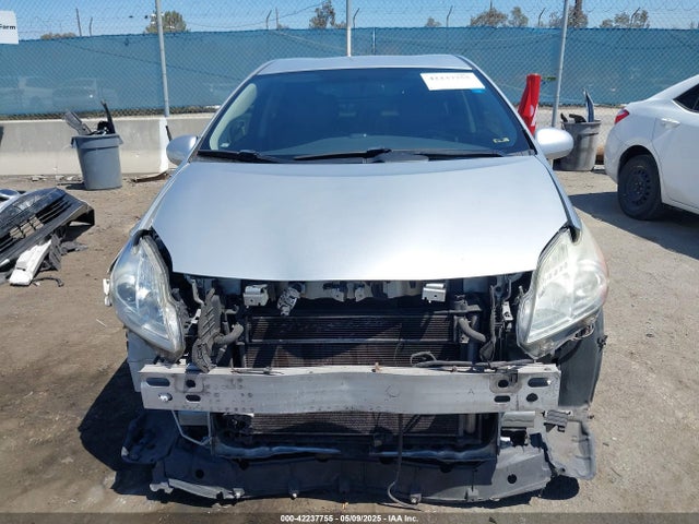 JTDKN3DU2F0472606 Toyota Prius Two