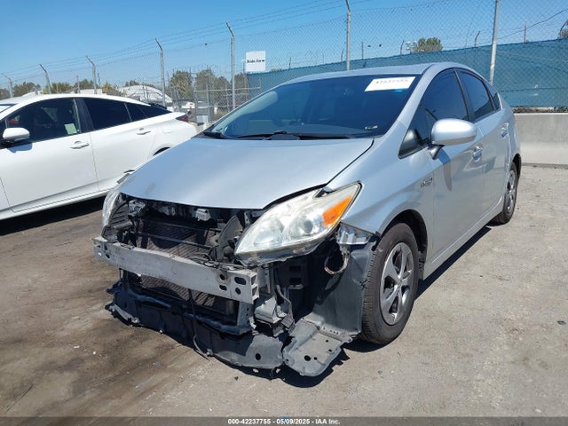JTDKN3DU2F0472606 Toyota Prius Two