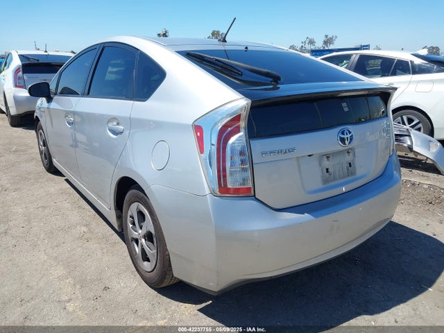 JTDKN3DU2F0472606 Toyota Prius Two