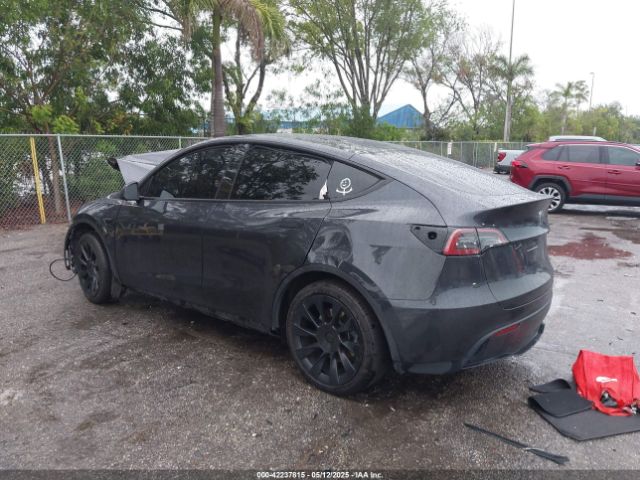 2024 TESLA MODEL Y 7SAYGDED5RF046877 Photo 2
