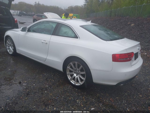 2011 AUDI A5 WAULFAFR3BA054717 Photo 2