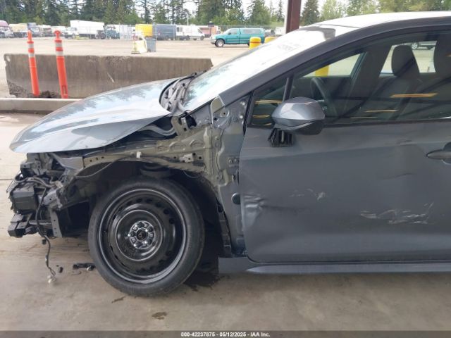 5YFB4MDE8PP042068 Toyota COROLLA LE