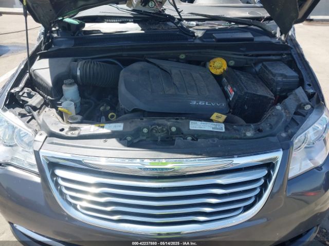 2C4RC1JG2FR708944 Chrysler Town & Country Limited