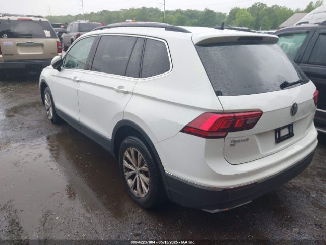 2018 VOLKSWAGEN TIGUAN 3VV2B7AX0JM096512 Photo 2