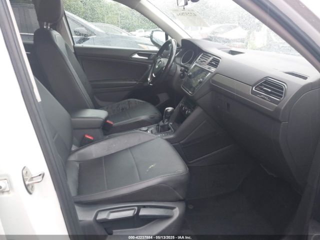 2018 VOLKSWAGEN TIGUAN 3VV2B7AX0JM096512 Photo 4
