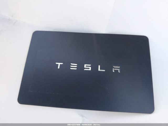 5YJ3E1EA1KF310717 Tesla 2019