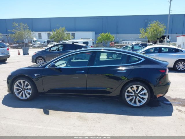 5YJ3E1EA1KF310717 Tesla 2019