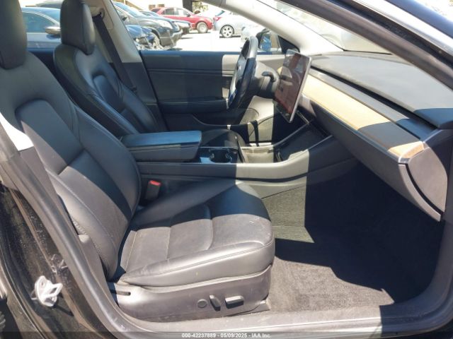 5YJ3E1EA1KF310717 Tesla 2019