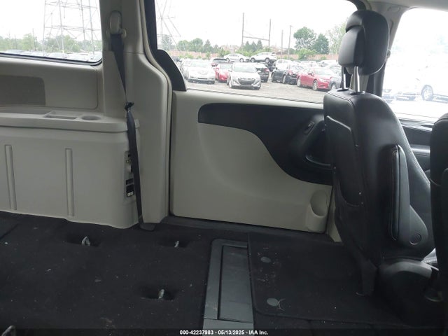 2C4RC1BG2FR588111 Chrysler Town & Country Touring