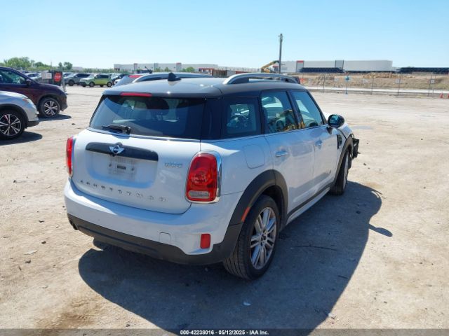 2018 MINI COUNTRYMAN WMZYV5C37J3E03421 Photo 3