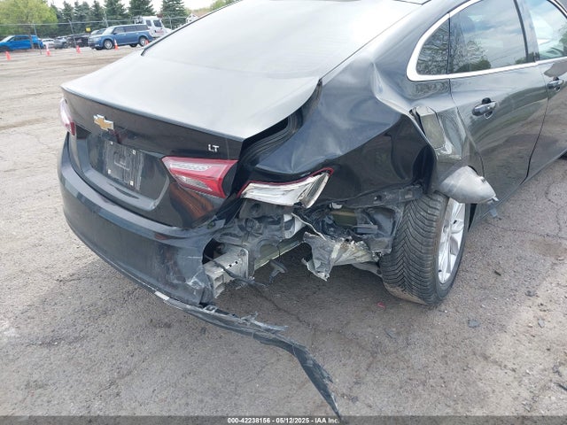1G1ZD5ST5KF144829 Chevrolet MALIBU LT