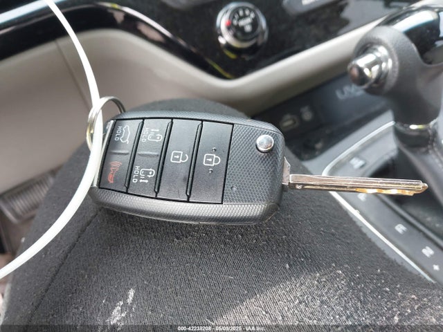 KNDMB5C16G6188852 KIA SEDONA LX