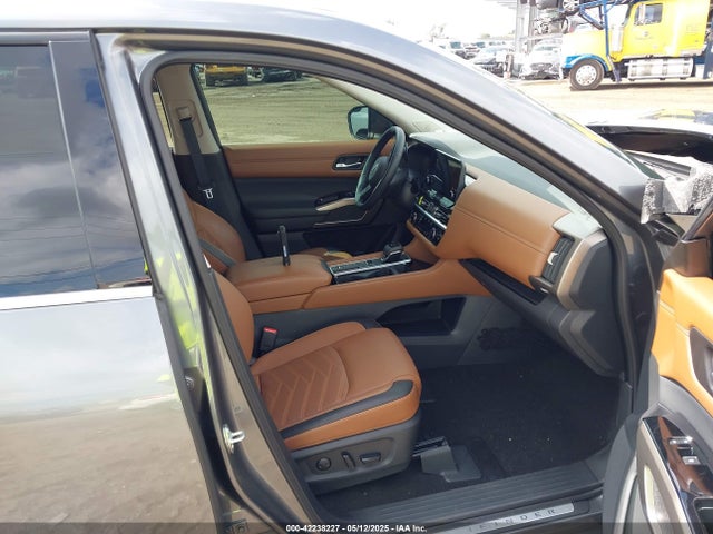 5N1DR3DG6RC300424 Nissan Pathfinder Platinum Fwd