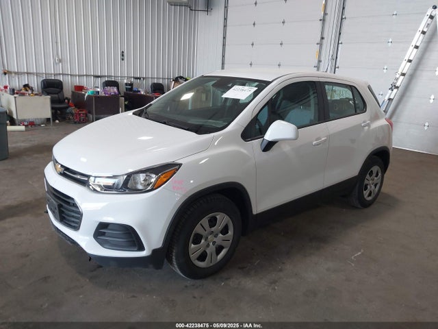 Chevrolet TRAX LS 2017 3GNCJKSB1HL285110 Image 2
