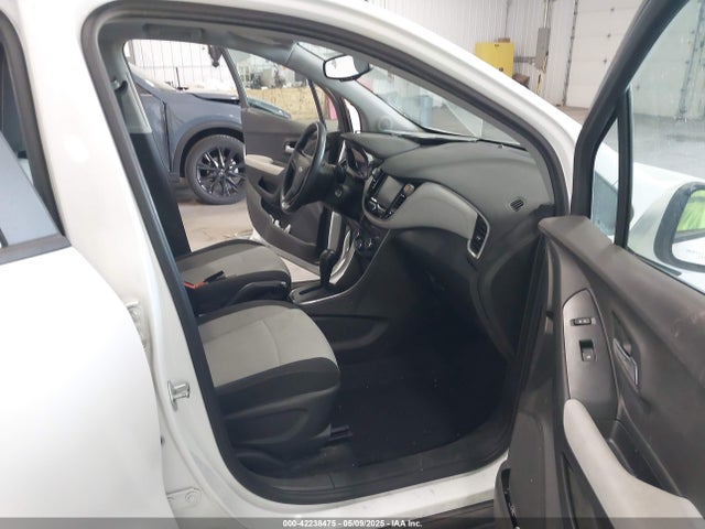 Chevrolet TRAX LS 2017 3GNCJKSB1HL285110 Image 5