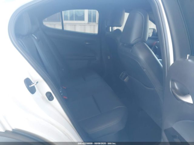 JTHP9JBH8L2033378 Lexus UX 250H