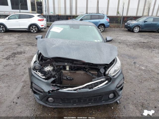 3KPF24AD9ME325126 KIA FORTE FE
