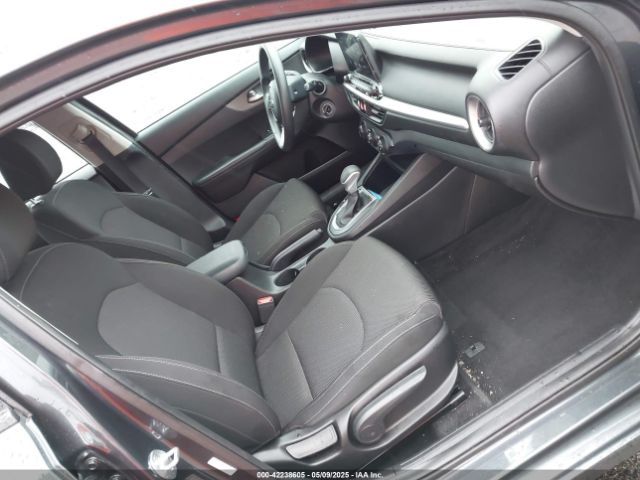 3KPF24AD9ME325126 KIA FORTE FE