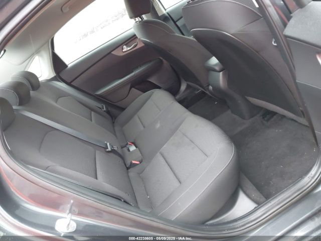 3KPF24AD9ME325126 KIA FORTE FE