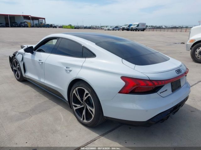 2023 AUDI E-TRON GT WAUCJBFWXP7000992 Photo 2