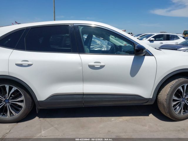 1FMCU0G60NUB11056 Ford ESCAPE SE