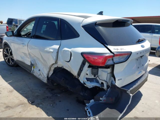 1FMCU0G60NUB11056 Ford ESCAPE SE